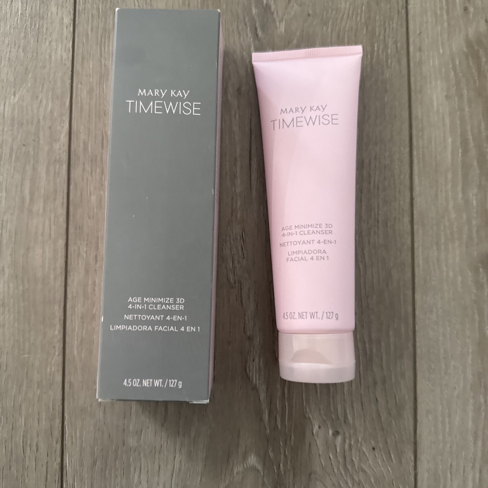 NIB Mary Kay TimeWise Age Minimize‎ 3D 4-in-1 Cleanser 4.5oz